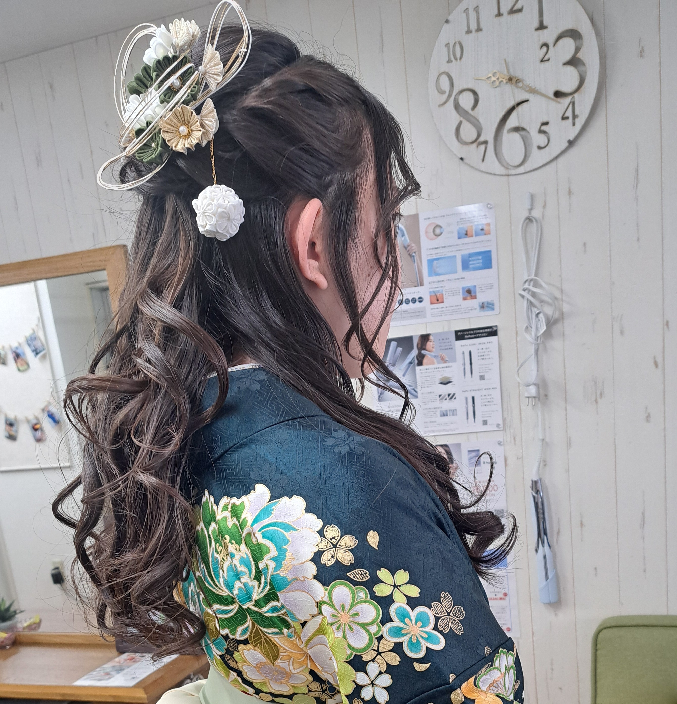 ヘアセットや着付けを提供